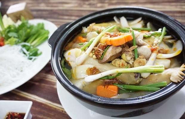 Vi vu ngoại thành Sài Gòn để ngắm cá Koi và ăn gà hấp hèm nhé! ảnh 4