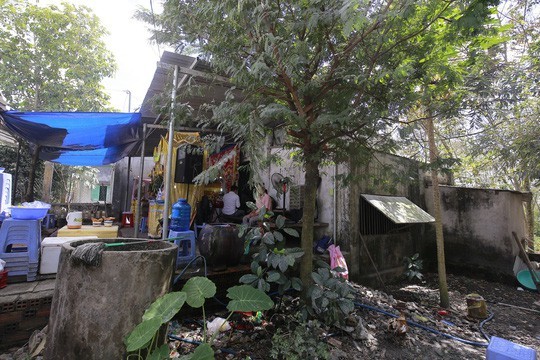 Đám tang vợ chồng nghèo chết dưới bánh xe container: Đến tiền mua quan tài cũng thiếu nợ! ảnh 2