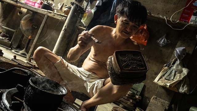 Cận cảnh đúc lư đồng tại làng nghề cuối cùng ở Sài Gòn ảnh 6