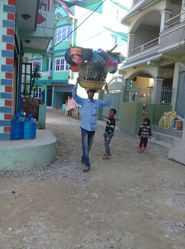 Ngày Đông giá rét ở Nepal không thể thiếu một ly trà sữa nóng và món trứng gà luộc ảnh 12
