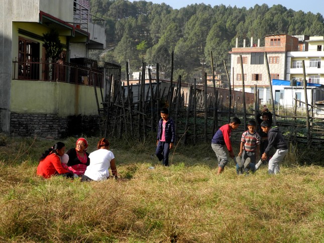 Ngày Đông giá rét ở Nepal không thể thiếu một ly trà sữa nóng và món trứng gà luộc ảnh 14