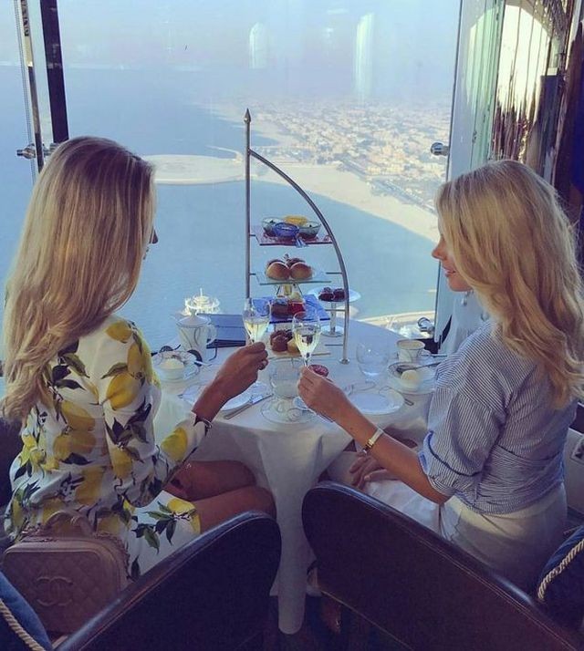 Xem cách “Hội con nhà giàu” Dubai tiêu tiền thả ga phục vụ cuộc sống xa hoa ảnh 3