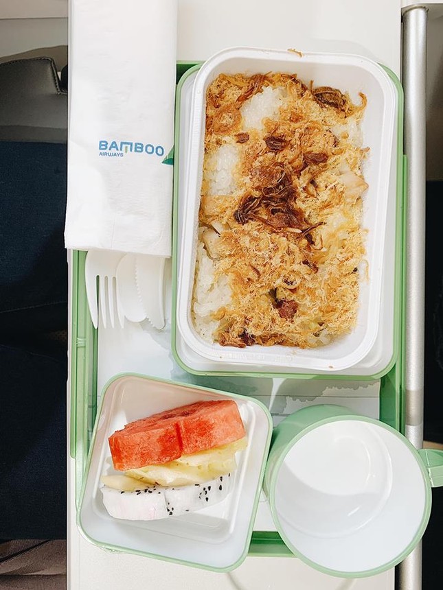 Bên trong tàu bay của Bamboo Airways: Có cổng sạc điện thoại, phục vụ đồ ăn và nước ngọt ảnh 4