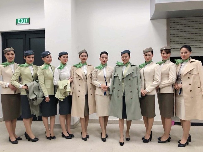 Bên trong tàu bay của Bamboo Airways: Có cổng sạc điện thoại, phục vụ đồ ăn và nước ngọt ảnh 6