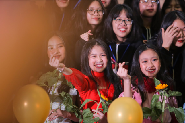 Hà Nội: Ngỡ ngàng trước showcase thời trang "Họa tâm" siêu ấn tượng của teen Ams ảnh 11