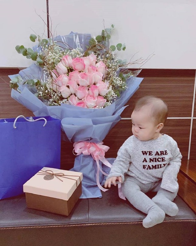 Đá bóng hay còn lãng mạn, Quế Ngọc Hải kỷ niệm ngày cưới ngay sau trận thắng Jordan ảnh 4