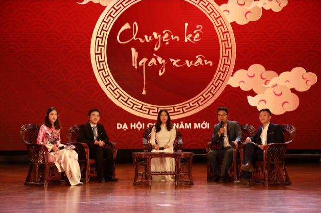 Hà Nội: Sinh viên ĐH Kinh tế Quốc dân quẩy tưng bừng Dạ hội chào năm mới 2019 ảnh 7