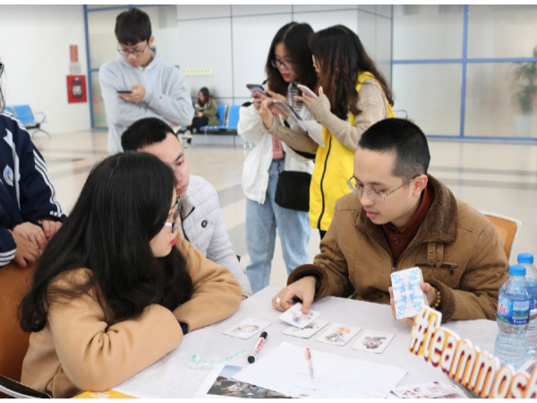 Hà Nội: Sinh viên ĐH Kinh tế Quốc dân quẩy tưng bừng Dạ hội chào năm mới 2019 ảnh 9