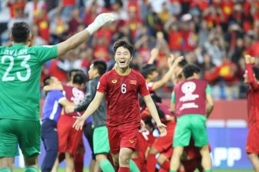 Tình cảm như Trường "Híp": An ủi đồng đội sau cú sút thất bại, mừng sinh nhật Đức Huy cực lầy ảnh 3