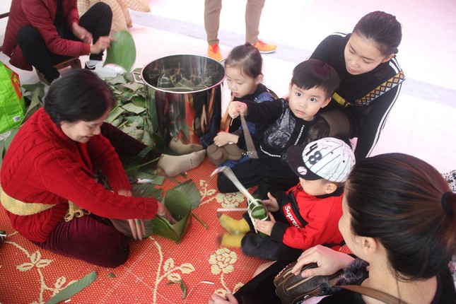 Tưng bừng rộn ràng "Chợ xuân cho em" cùng tween trường Vietschool (Hà Nội) ảnh 7