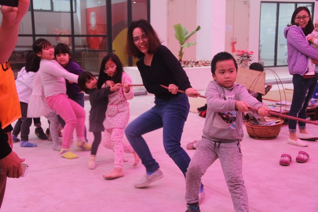 Tưng bừng rộn ràng "Chợ xuân cho em" cùng tween trường Vietschool (Hà Nội) ảnh 10