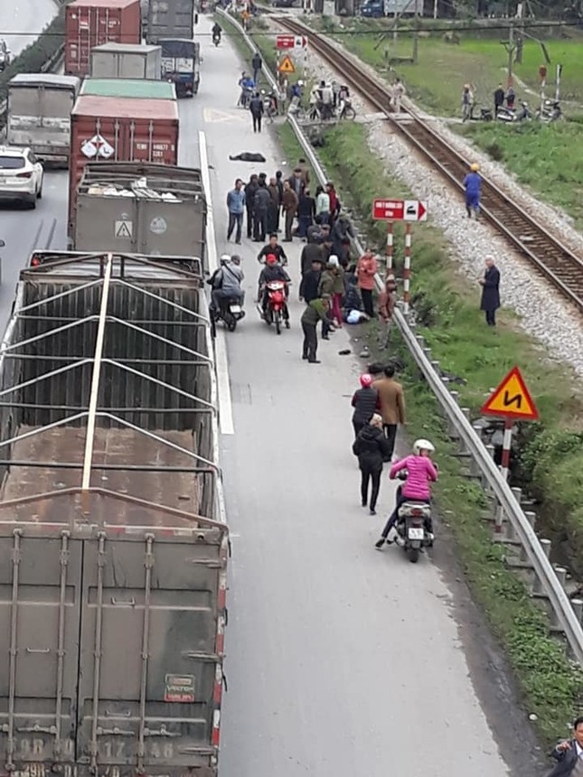 Nhân chứng thoát chết run rẩy kể lại giây phút xe tải tông vào đoàn người đi viếng nghĩa trang ảnh 1