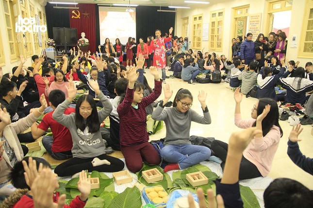 Hà Nội: Teen THCS Thăng Long nhận vé tốc hành “chơi” Tết vòng quanh thế giới ảnh 3