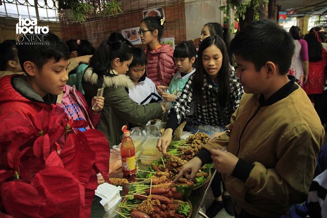 Hà Nội: Teen THCS Thăng Long nhận vé tốc hành “chơi” Tết vòng quanh thế giới ảnh 16