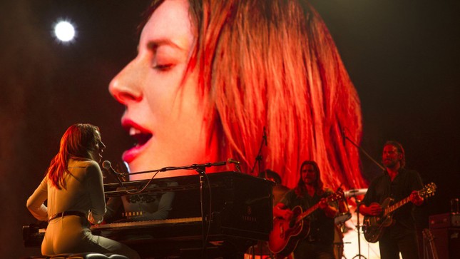 Nhận được hai đề cử giải Oscar 2019, Lady Gaga xúc động bật khóc vì vui sướng ảnh 1