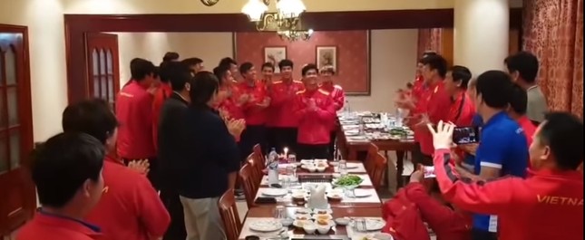 Bố Park cưng Công Phượng nhất tuyển, đã "bảo kê" khỏi bị "úp sọt" còn tặng quà đặc biệt ảnh 2