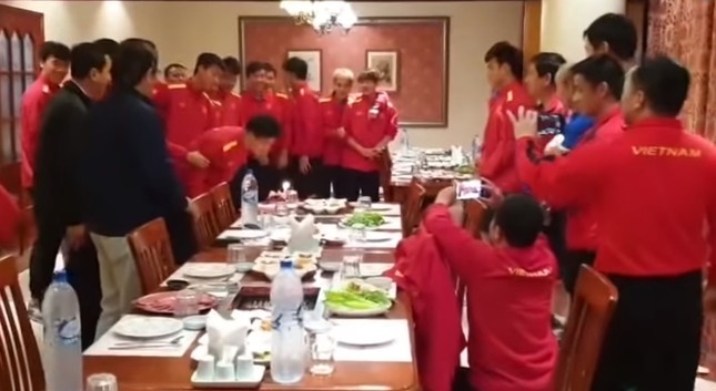 Bố Park cưng Công Phượng nhất tuyển, đã "bảo kê" khỏi bị "úp sọt" còn tặng quà đặc biệt ảnh 3