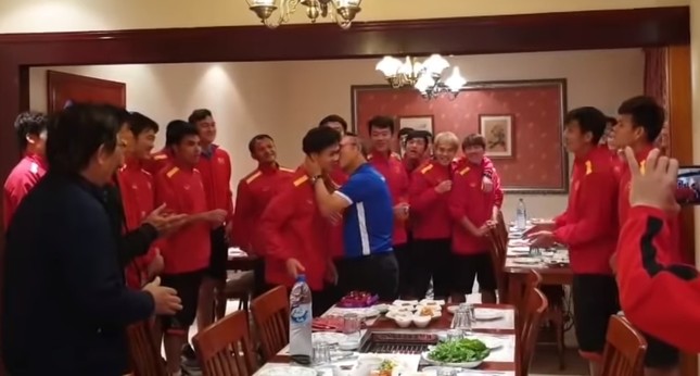 Bố Park cưng Công Phượng nhất tuyển, đã "bảo kê" khỏi bị "úp sọt" còn tặng quà đặc biệt ảnh 6