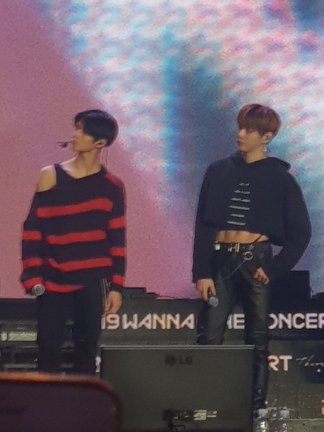 Sau Kai (EXO), đến lượt Kang Daniel (Wanna One) "lăng xê" cho mốt áo crop top ảnh 3