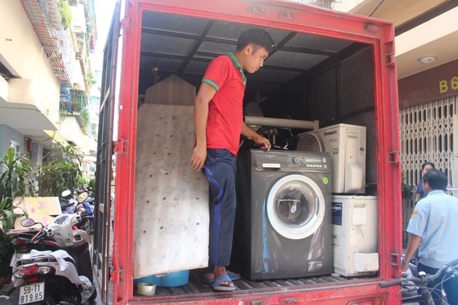 Người dân Sài Gòn di dời khỏi chung cư bị nghiêng, chuẩn bị tâm lý đón Tết tại nơi ở tạm ảnh 2