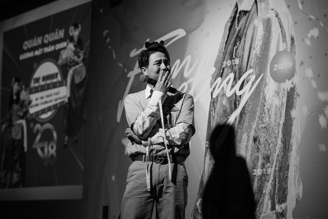 Duy Khánh xúc động rơi nước mắt trước tình cảm của khán giả trong buổi fan meeting ảnh 4
