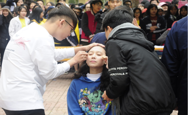 Hà Nội: Chơi hết mình, quẩy nhiệt tình cùng teen THPT Yên Hòa trong gala AMOY 2019 ảnh 9