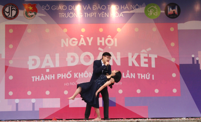 Hà Nội: Chơi hết mình, quẩy nhiệt tình cùng teen THPT Yên Hòa trong gala AMOY 2019 ảnh 5