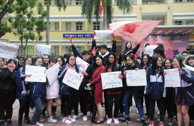Hà Nội: Chơi hết mình, quẩy nhiệt tình cùng teen THPT Yên Hòa trong gala AMOY 2019 ảnh 3