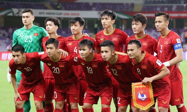 Tuyển Việt Nam trên đường về nước, dân mạng đùa: "Ghé Thái Lan nhớ kể họ nghe về VAR" ảnh 5