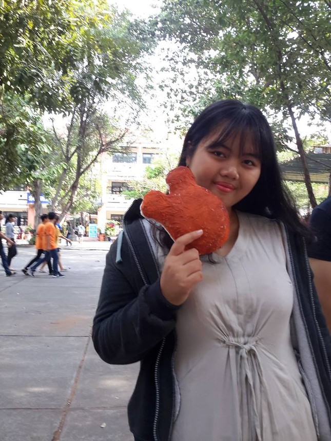 Đột nhập sân trường THPT Nguyễn Hữu Huân trước giờ G của Hội chợ dân gian ảnh 2