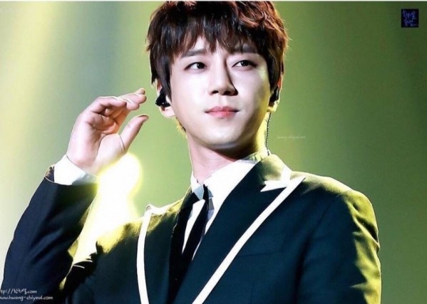 Hwang Chi Yeol xin lỗi người dân Trung Quốc vì sự cố “vạ miệng” trên sóng truyền hình ảnh 1