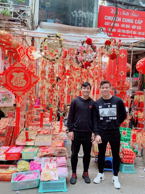 Quang Hải trình làng mái tóc mới, Huy Hùng lên phố làm đẹp ảnh 11