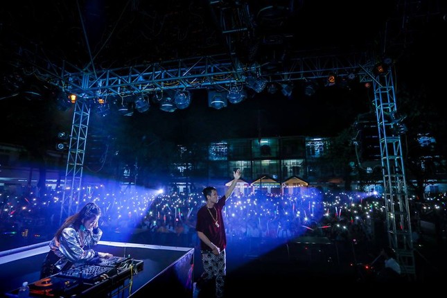 Bình Dương: “Quẩy” nhiệt tình trong show ca nhạc "made-by-teen" THPT chuyên Hùng Vương ảnh 6