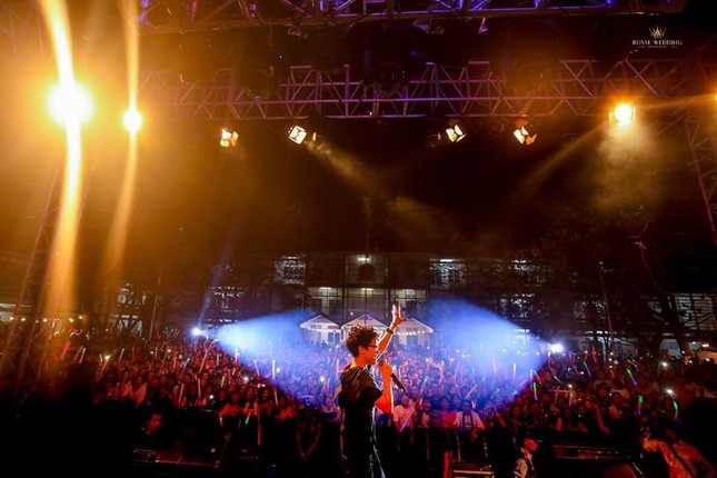 Bình Dương: “Quẩy” nhiệt tình trong show ca nhạc "made-by-teen" THPT chuyên Hùng Vương ảnh 10