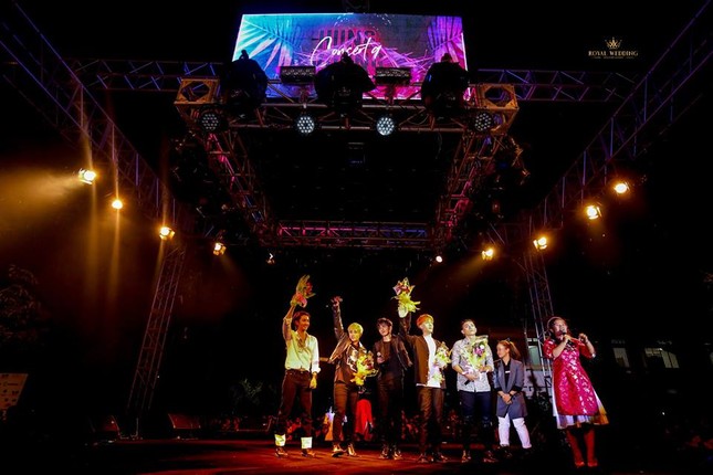 Bình Dương: “Quẩy” nhiệt tình trong show ca nhạc "made-by-teen" THPT chuyên Hùng Vương ảnh 13