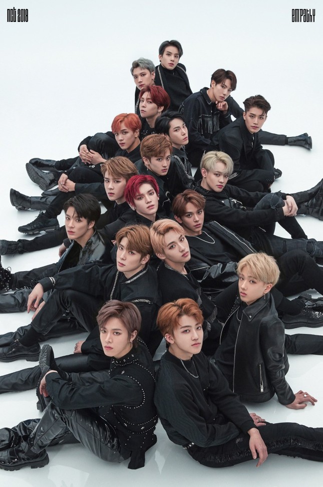 Fan SM xôn xao khi dàn thực tập sinh nam mới xuất hiện trong concert NCT 127 ảnh 5