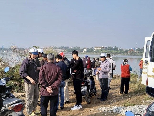 Hải Dương: Thả cá tiễn ông Công ông Táo, người đàn ông trượt chân ngã tử vong ảnh 2