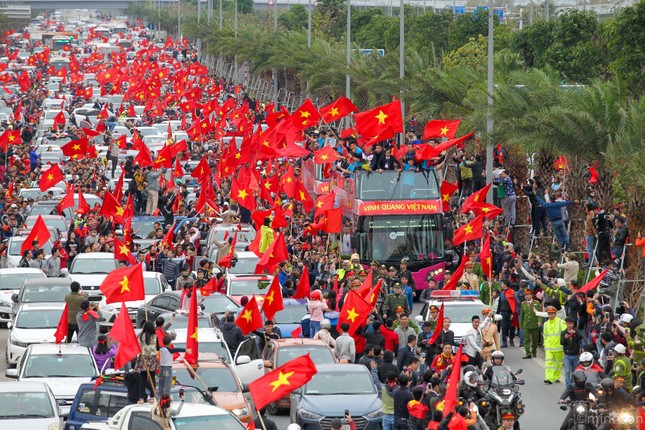 Mở hashtag #onthisday nào, bạn sẽ thấy ngày này những năm trước rất tuyệt vời đấy! ảnh 1