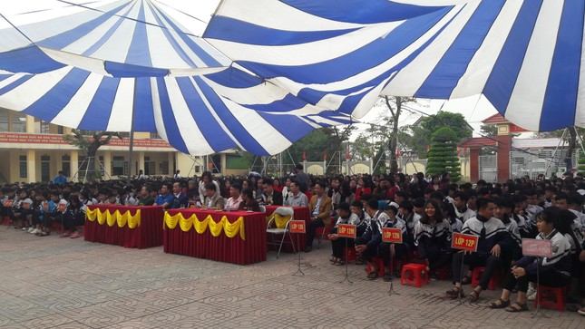 "Xuân yêu thương" về với những học trò vượt khó vươn lên trường THPT Cẩm Bình (Hà Tĩnh) ảnh 1