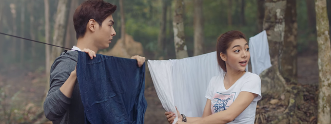 Huy Khánh sợ hãi chạy thoát thân trong trailer đầu tiên của "Lật Mặt: Nhà Có Khách" ảnh 6
