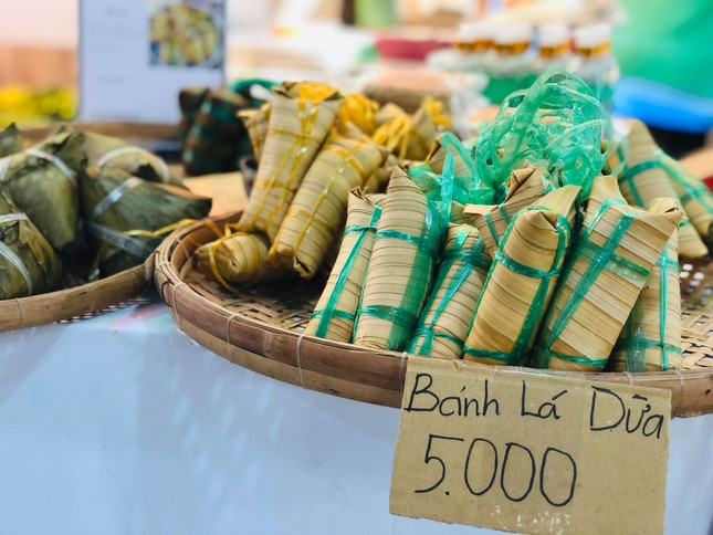 TP.HCM: Độc đáo chợ phiên Sài Gòn, bạn đừng bỏ lỡ! ảnh 1