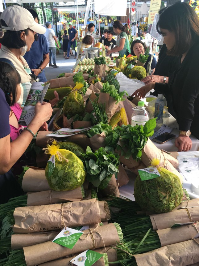 TP.HCM: Độc đáo chợ phiên Sài Gòn, bạn đừng bỏ lỡ! ảnh 7