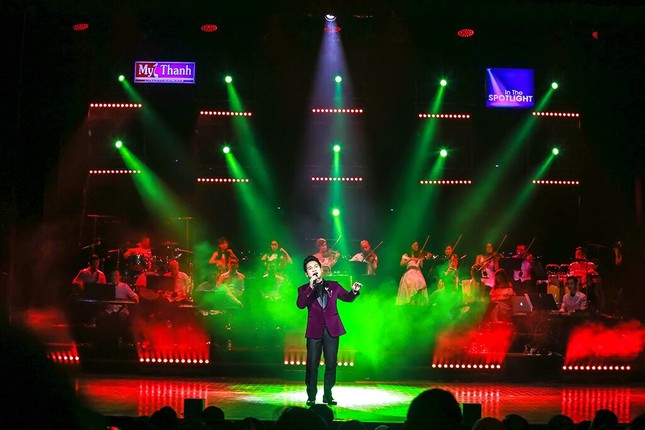 Khán giả Hà Nội hòa mình trong không khí mùa Xuân với đêm nhạc của những nghệ sĩ gạo cội ảnh 4