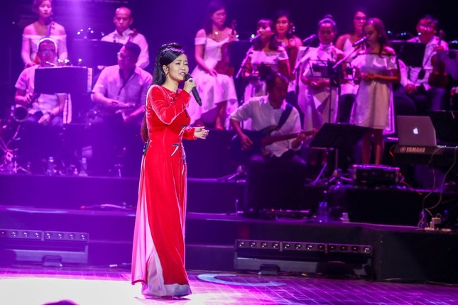 Khán giả Hà Nội hòa mình trong không khí mùa Xuân với đêm nhạc của những nghệ sĩ gạo cội ảnh 5