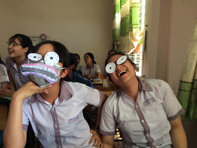 Mấy ai sáng tạo bằng teen, có chiêu ngủ gật trong lớp học cực bá đạo! ảnh 3