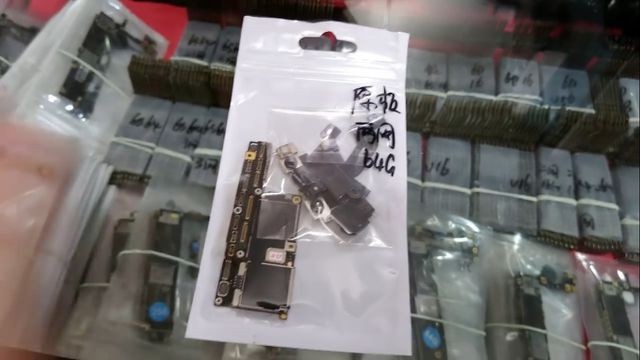 Chàng trai tự “sản xuất” iPhone X bằng linh kiện tái chế mua ở chợ ảnh 1