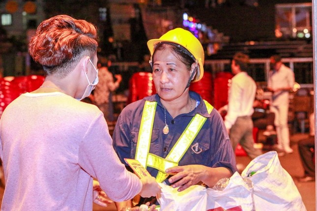 Huỳnh Lập rủ nghệ sĩ tham gia chiến dịch "Không xả rác trong đêm giao thừa" ảnh 9