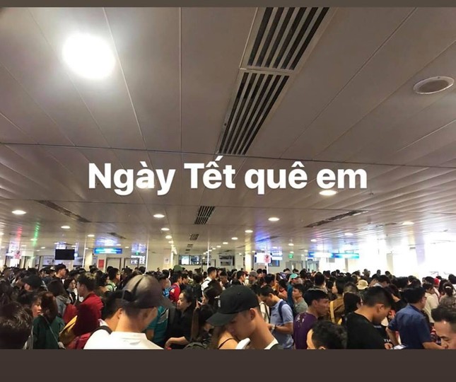 Nỗi ám ảnh mang tên: Vật vã xếp hàng chờ lên máy bay về quê ăn Tết ảnh 3