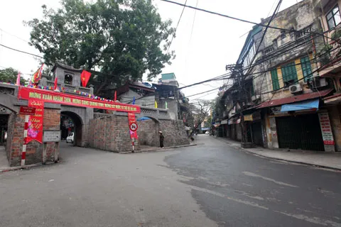 Du lịch Hà Nội đúng dịp Tết, anh Tây ngây ngô lên mạng than đói vì hàng quán đóng cửa ảnh 2