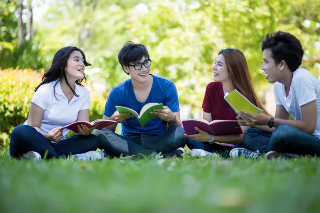 Vì sao chúng ta thường "dễ" với người lạ nhưng lại "khó" với những người thân của mình? ảnh 2